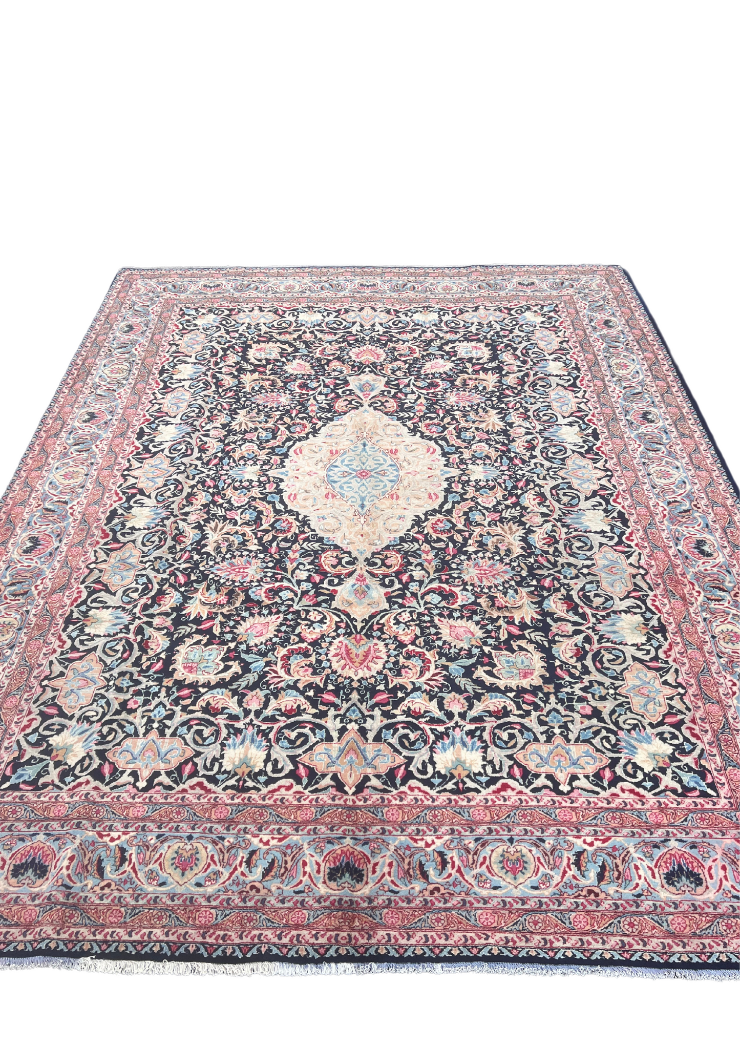 Rug No: 0526 / Size 3.83m x 3.08m
