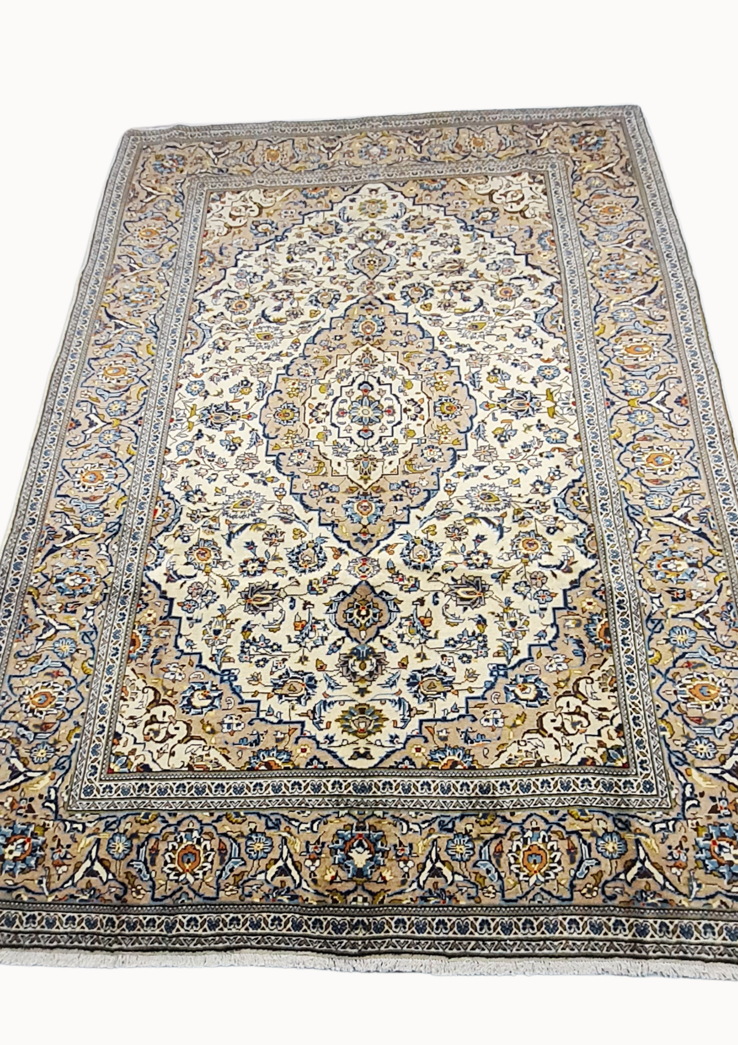 Rug No: 0317 / Size 2.90m x 2.03m