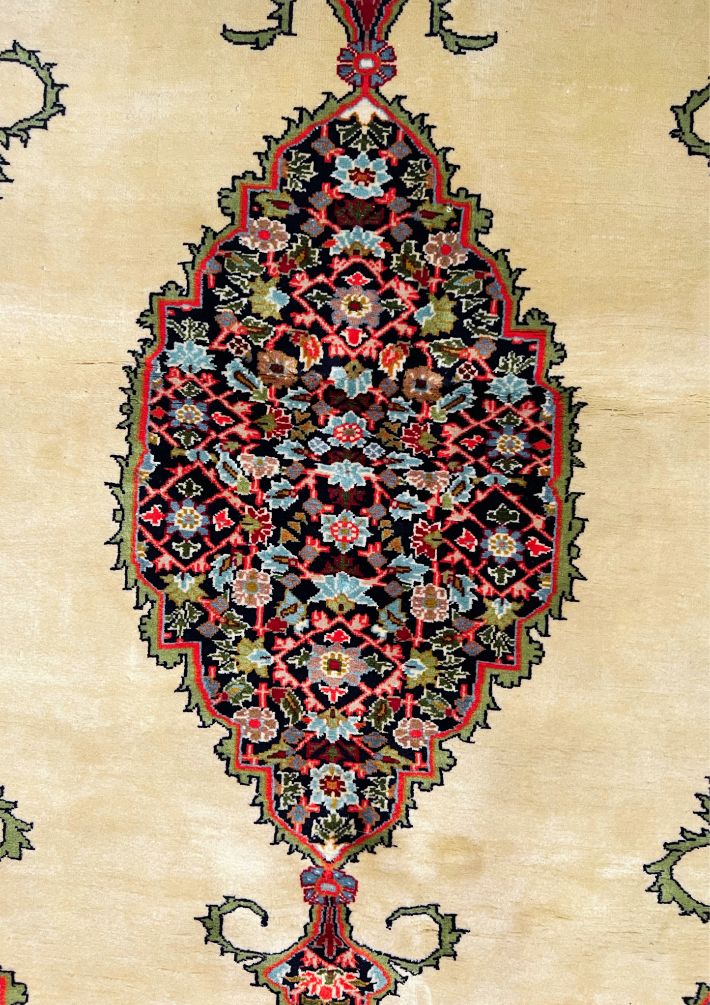 Rug No: 2066 / Size 1.49m x 1.09m