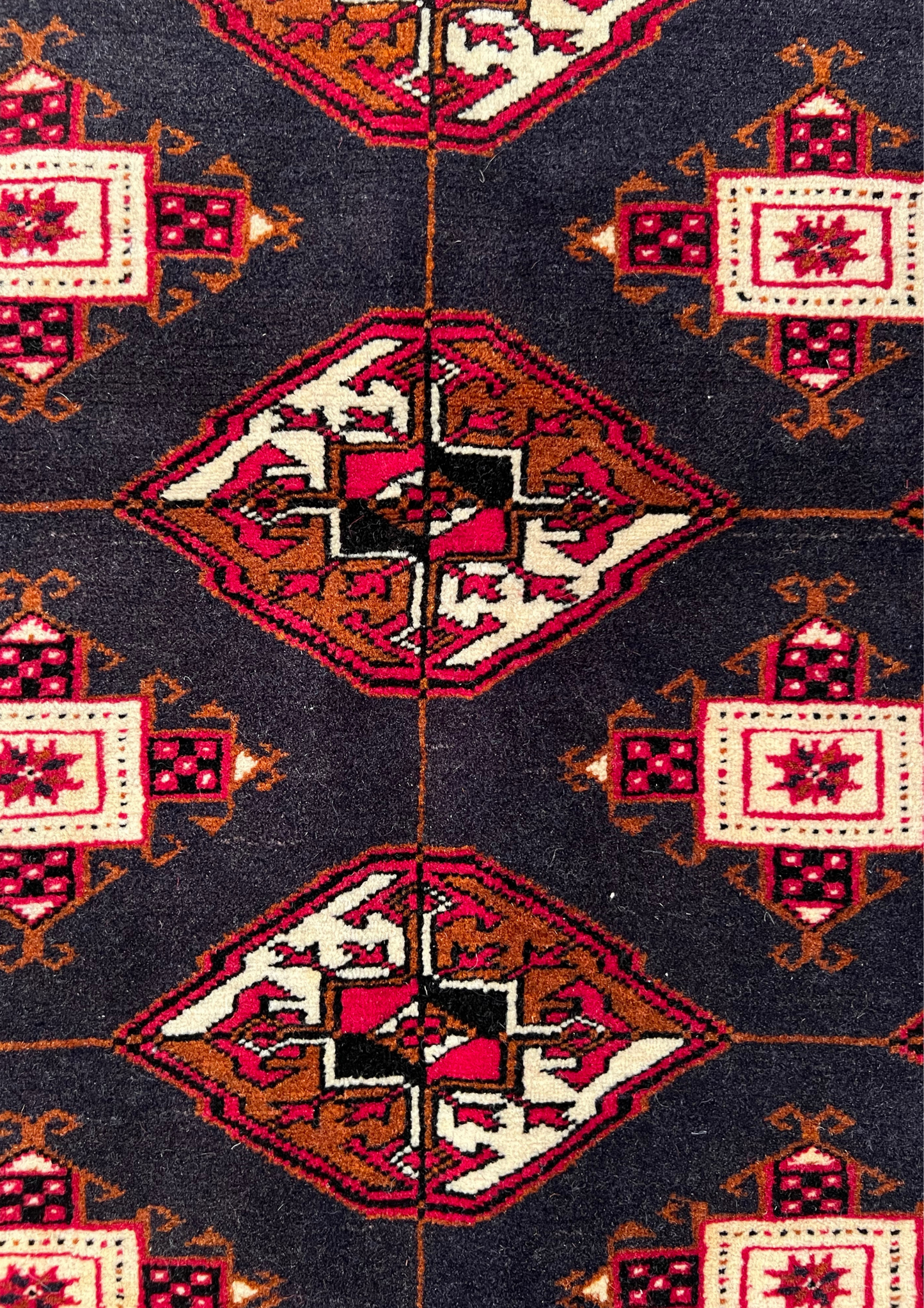 Rug No: 1523 / Size 1.95m X 1.46m