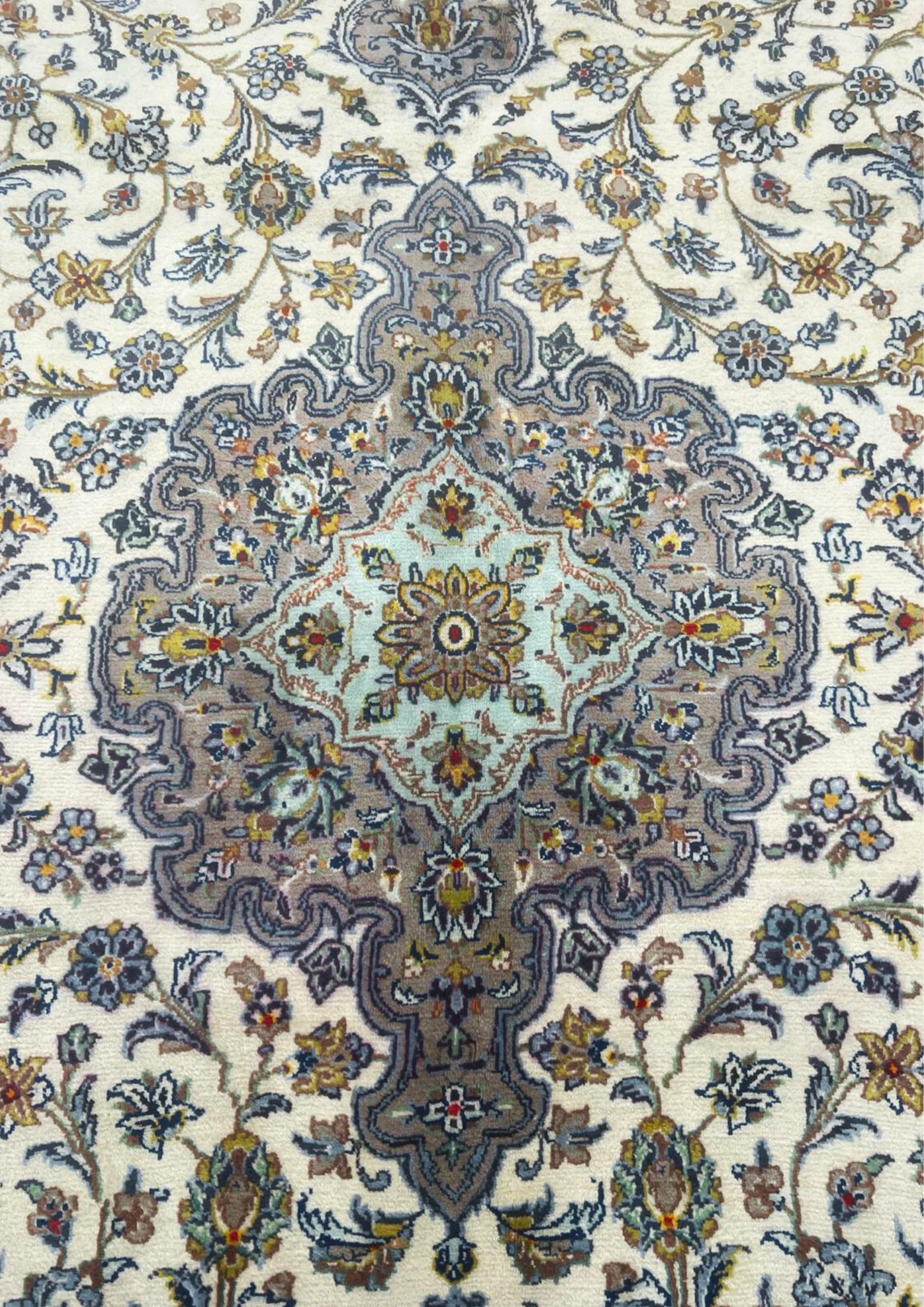 Rug No: 0430 / Size 3.19m x 2.15m
