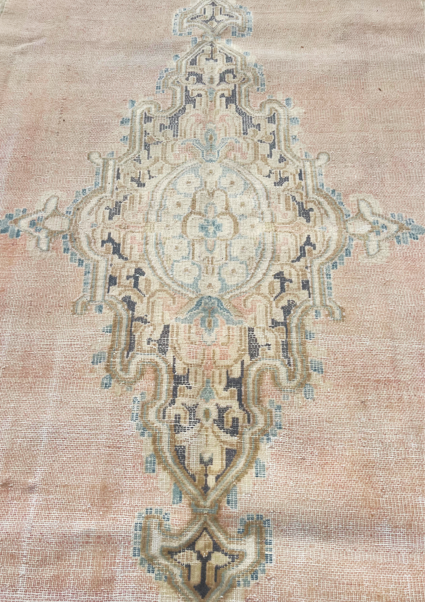 Rug No: 0605 / Size 3.66m x 2.57m