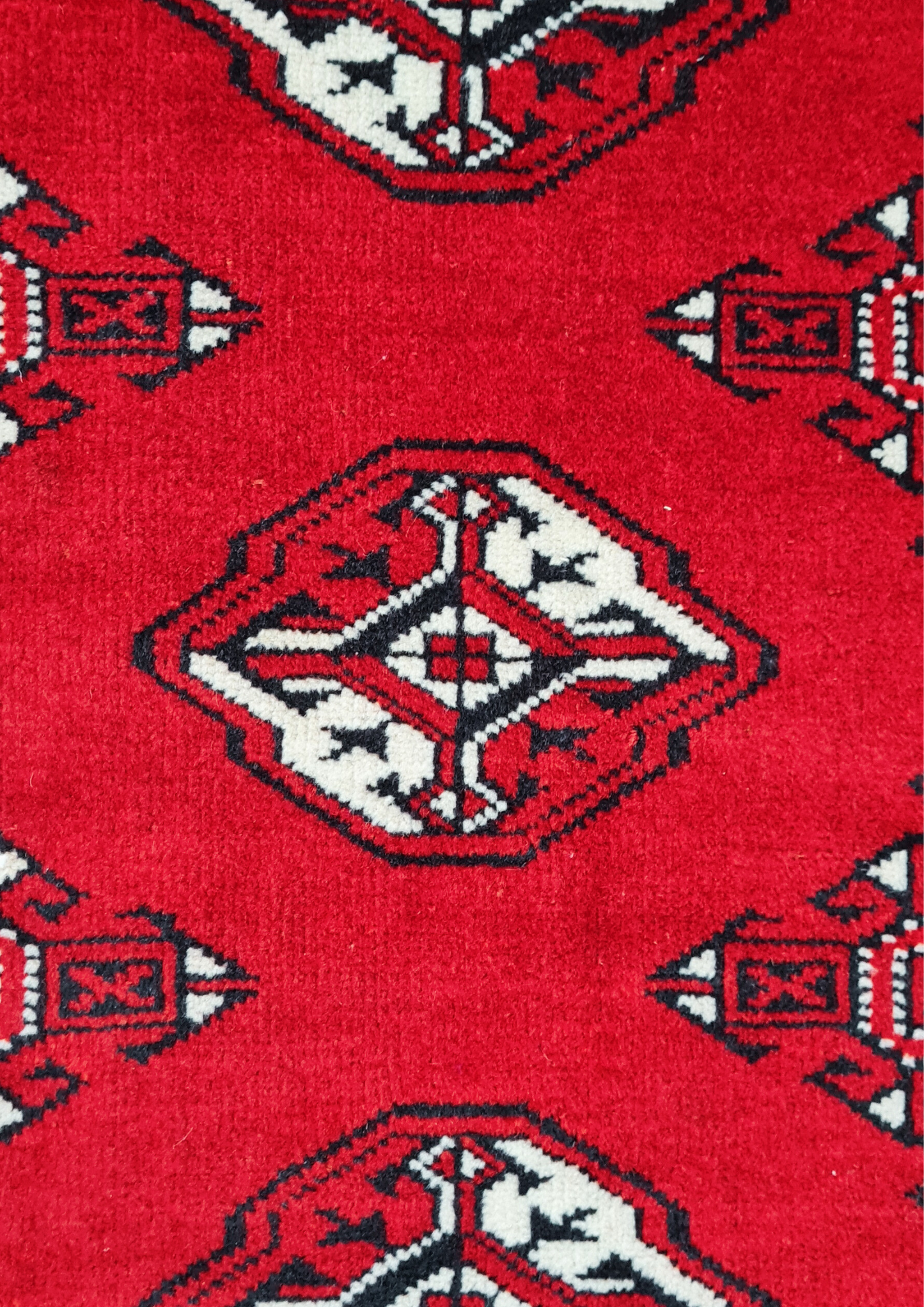 Rug No: 0016 / Size 3.23m x 2.18m