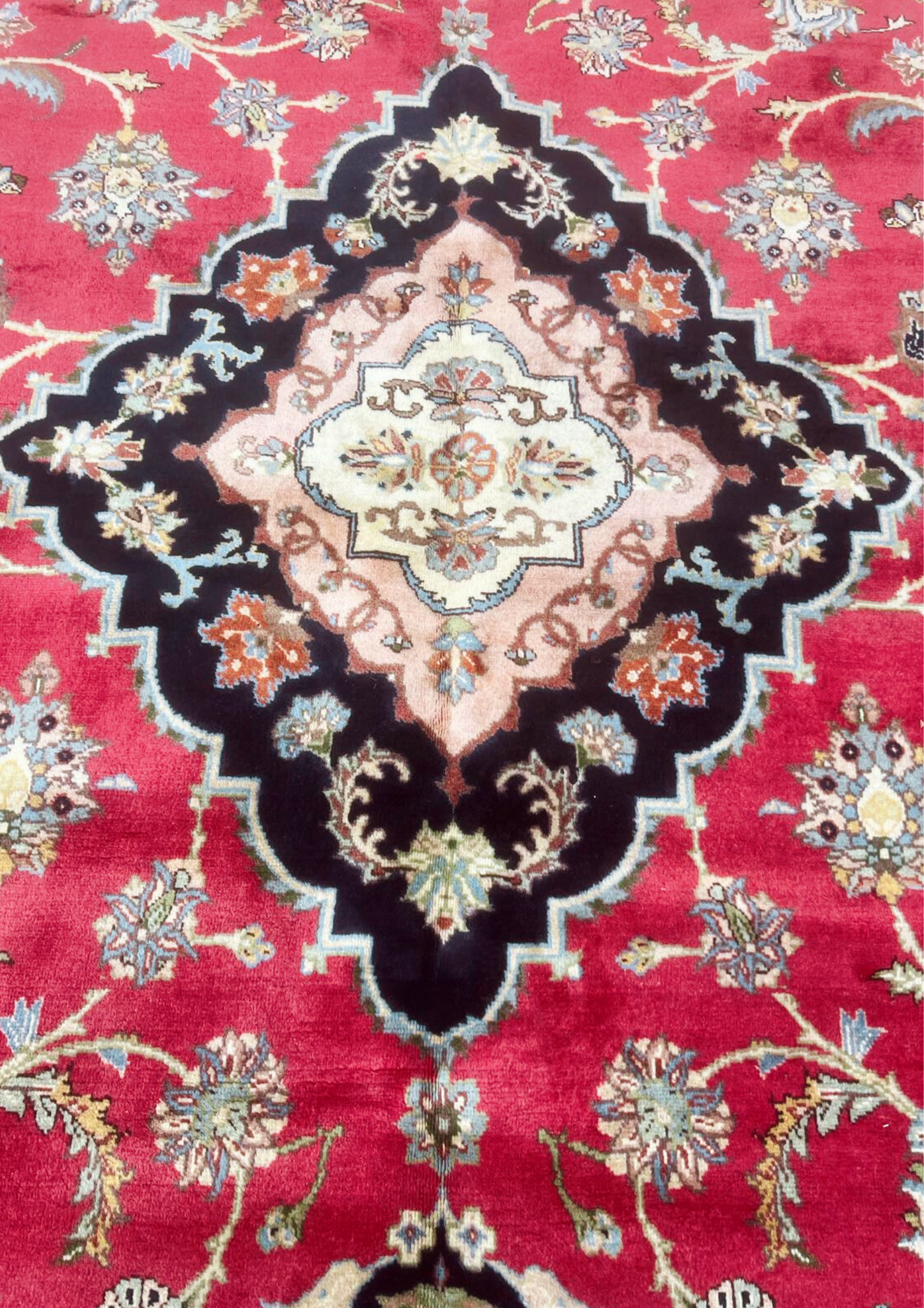 Rug No: 0433 / Size 3.79m x 2.72m