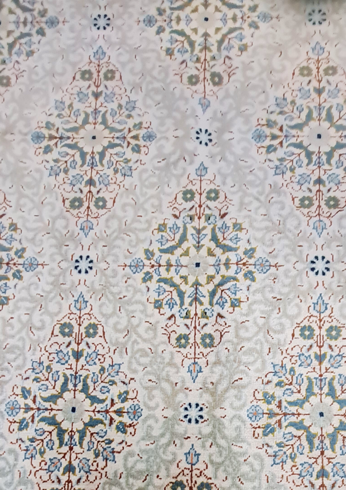 Rug No: 0761 / Size 3.10m x 2.15m