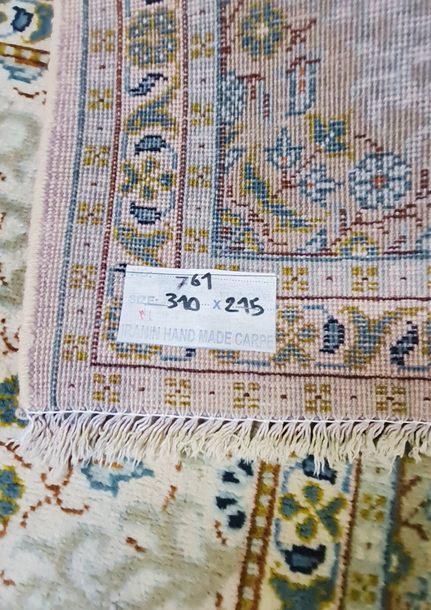 Rug No: 0761 / Size 3.10m x 2.15m