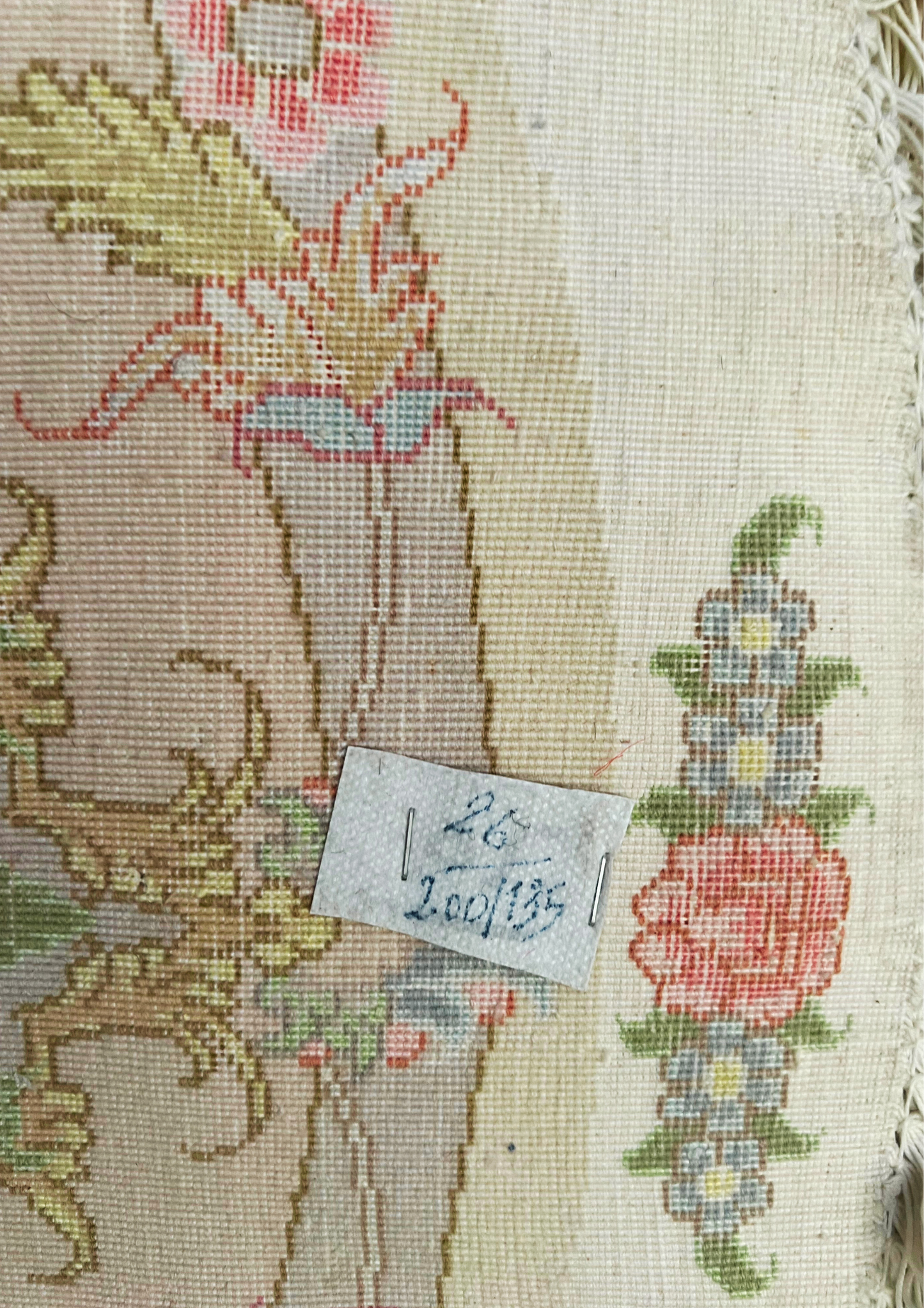 Rug No: 0704 / SizeOval 2.00m x 1.35m
