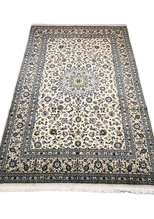 Rug No: 0656 / Size 3.47m x 2.48m