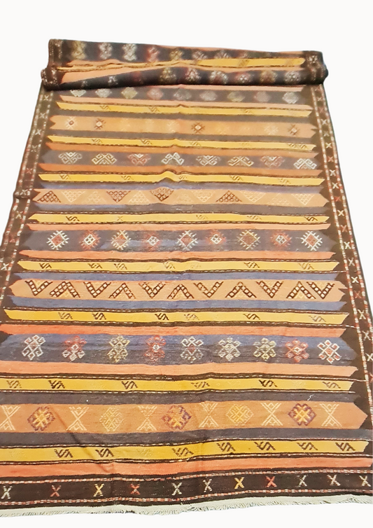 Rug No: 0093 / Size 4.17m x 1.62m