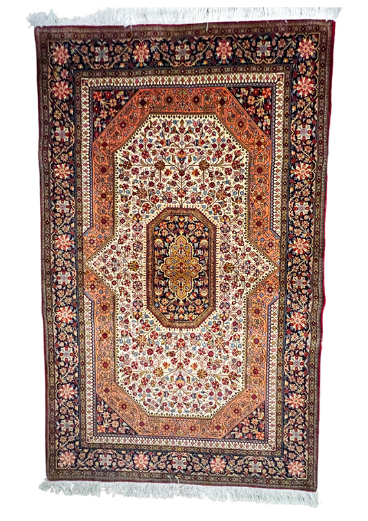 Rug No: 0086 / Size 2.26m x 1.40m