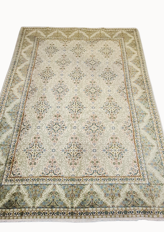 Rug No: 0761 / Size 3.10m x 2.15m