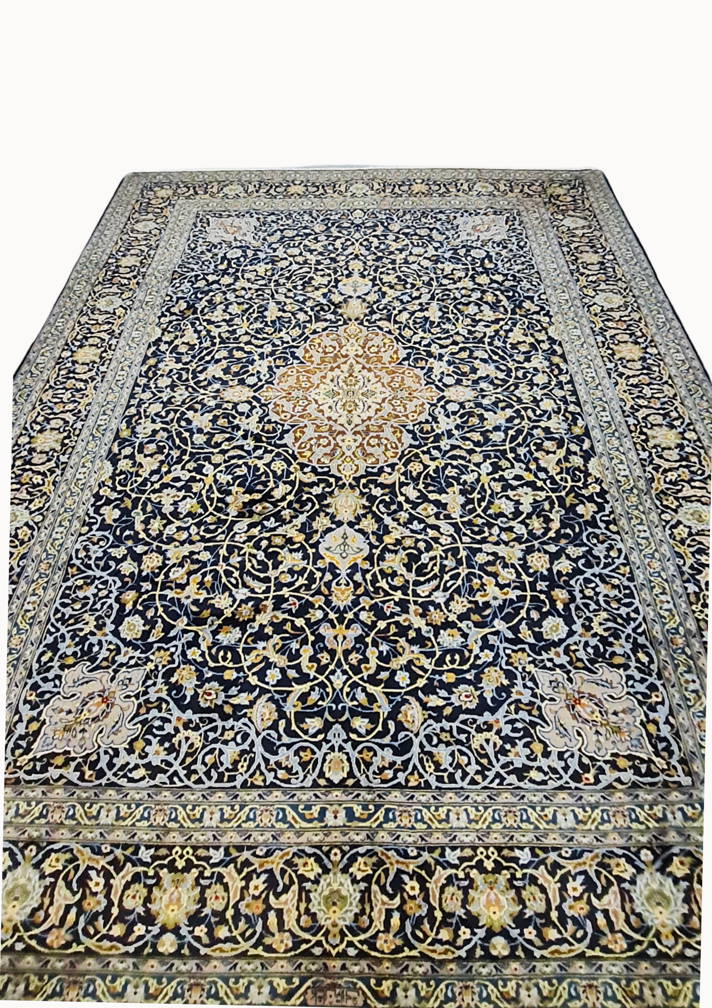 Rug No: 0487 / Size 4.08m x 3.17m