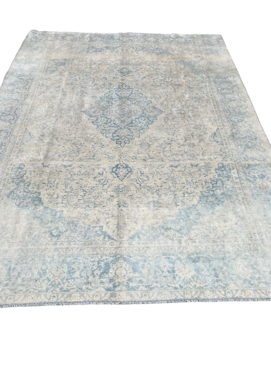 Rug No: 0601 / Size 3.83m x 2.76m