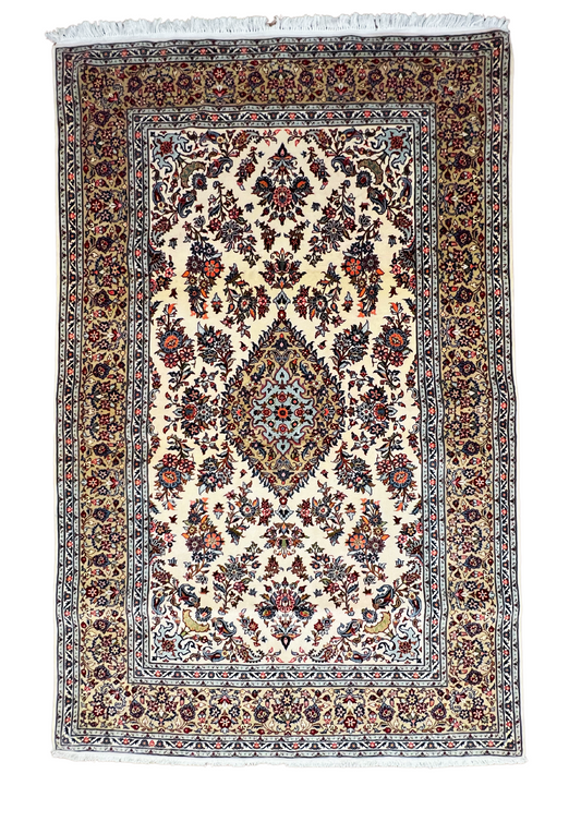 Rug No: 0106 / Size 2.32m x 1.45m