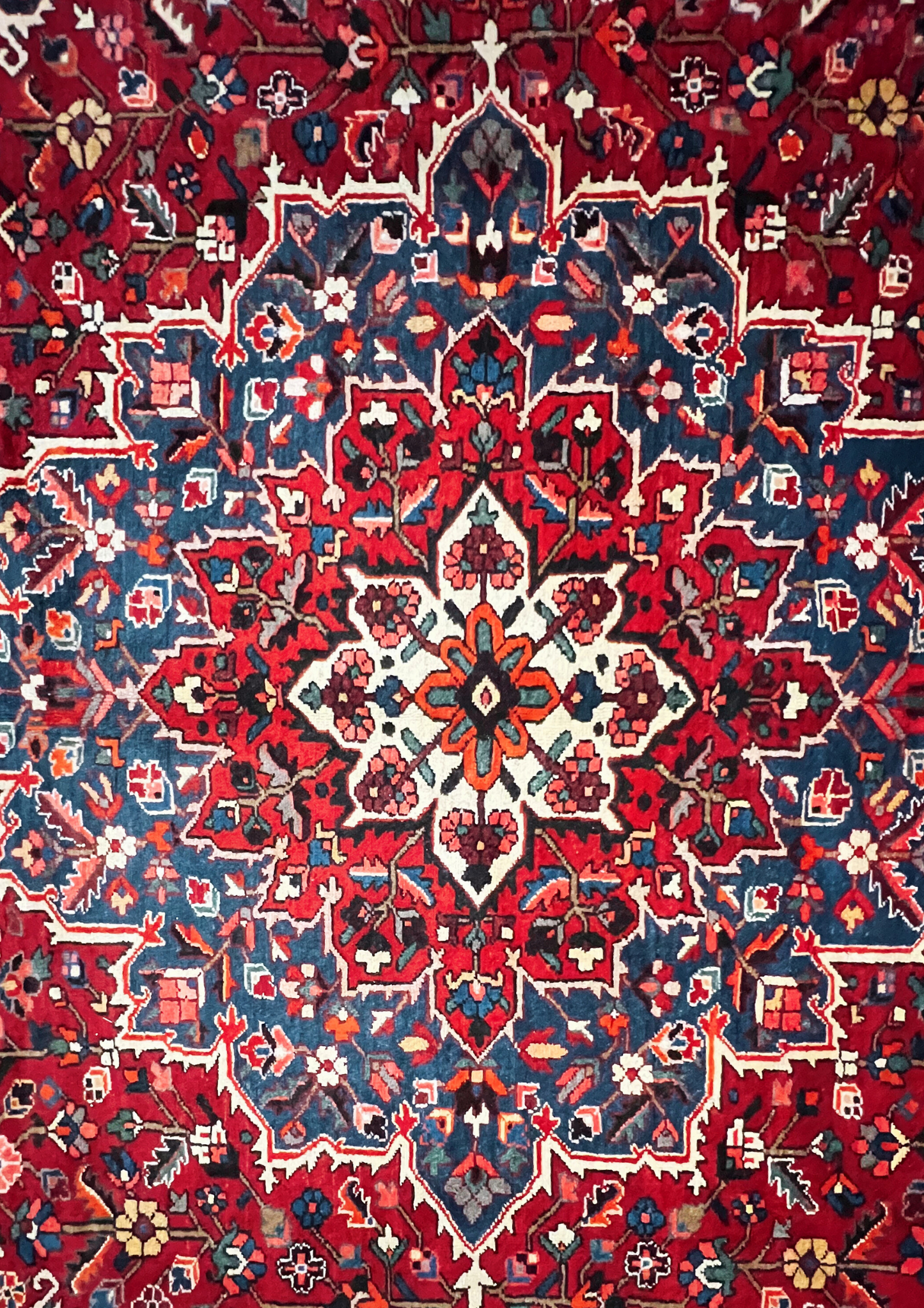 Rug No: 0054 / Size 3.91m x 3.10m