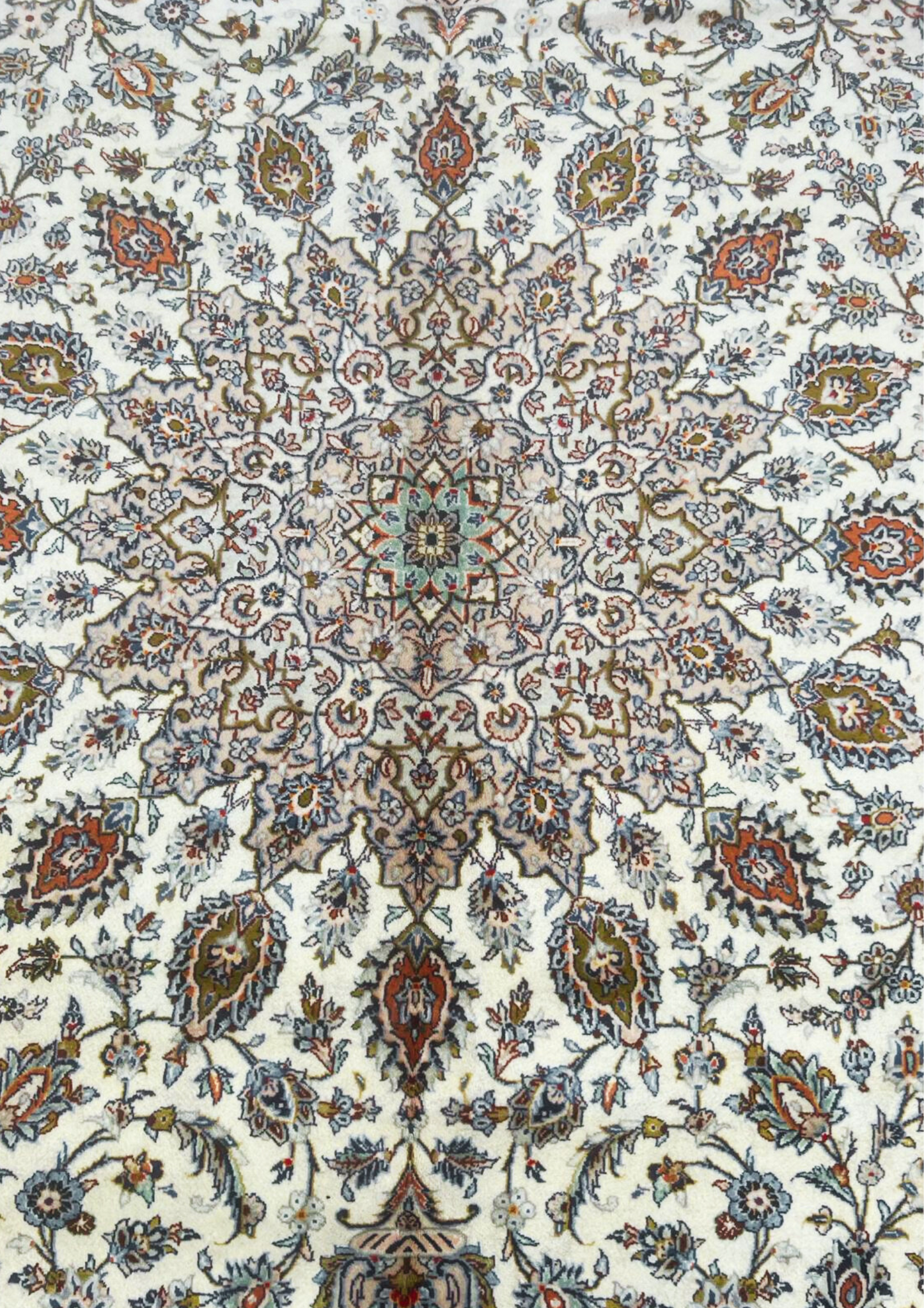 Rug No: 0040 / Size 4.08m x 3.06m