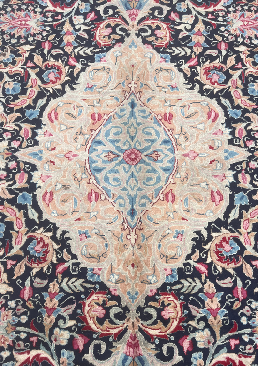 Rug No: 0526 / Size 3.83m x 3.08m