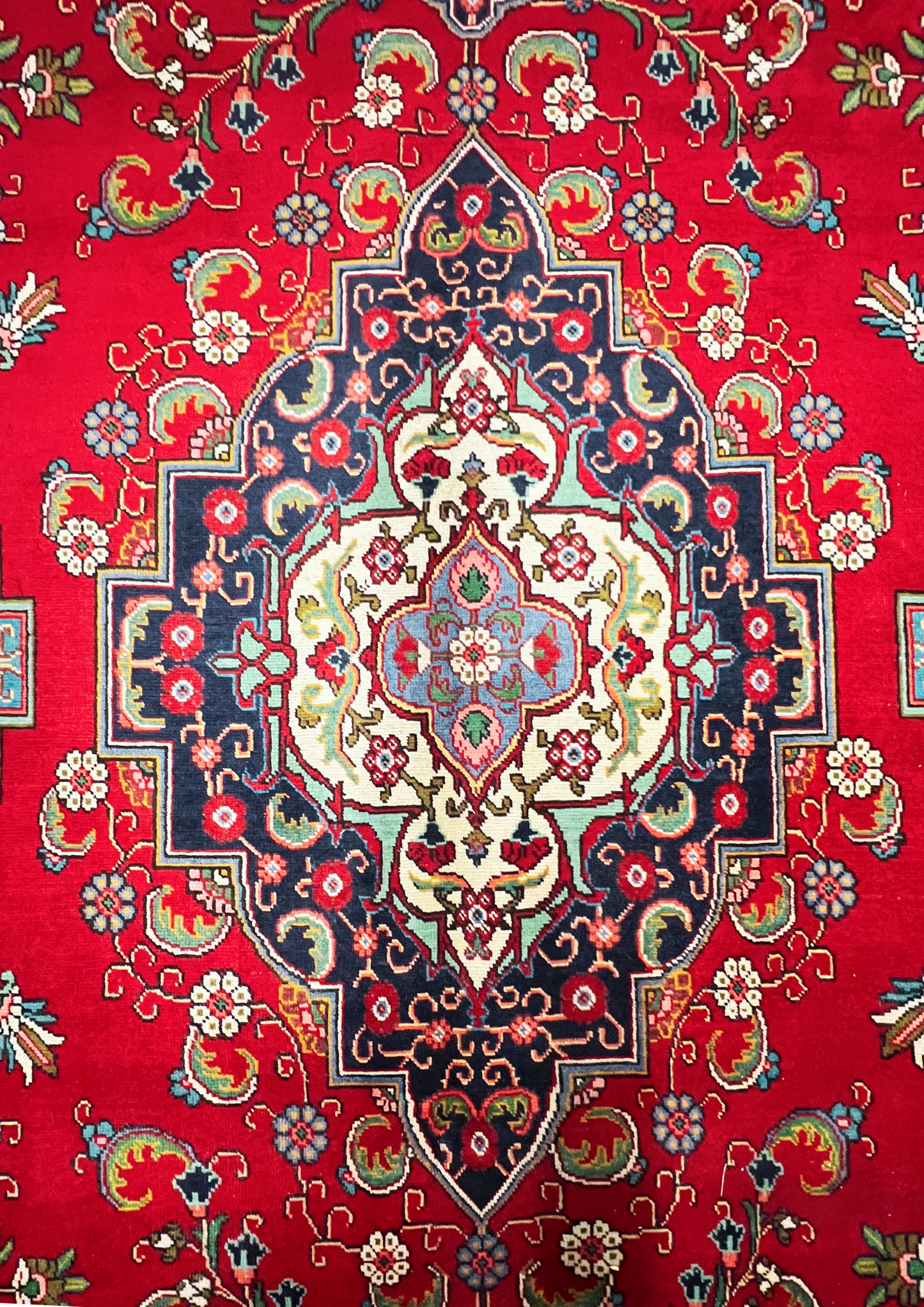 Rug No: 0525 / Size 4.18m x 3.00m